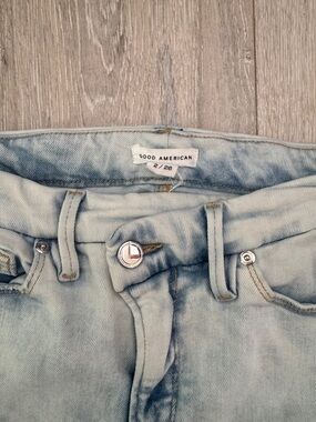 Good American Light Wash Denim Jeans